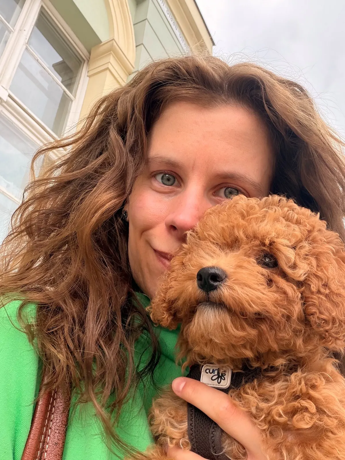 Leonie Bandurski, Psychologin M.Sc., mit ihrer Hündin Lotta